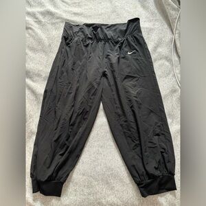 Nike Black cropped joggers size Small